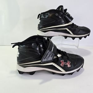 Under armour youth low top football cleats size 5Y in black
